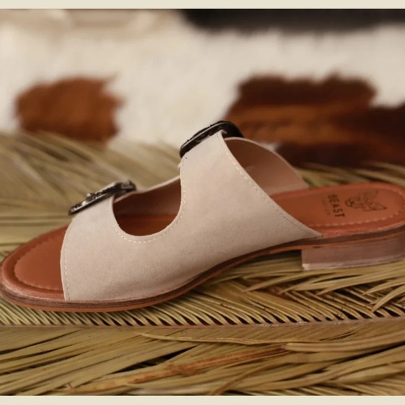 Beast Tan Suede Western Buckle Slip On Slide Sandals in Sand New - Picture 6 of 8